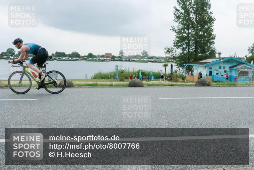 21.06.2025 - 27. Vierlanden-Triathlon H.Heesch http://msf.ph/oto/8007766 15.06.2025 13:26:08 Radfahren 1101, 1117, 1126, 1272, 1304, 1315 meine-sportfotos.de