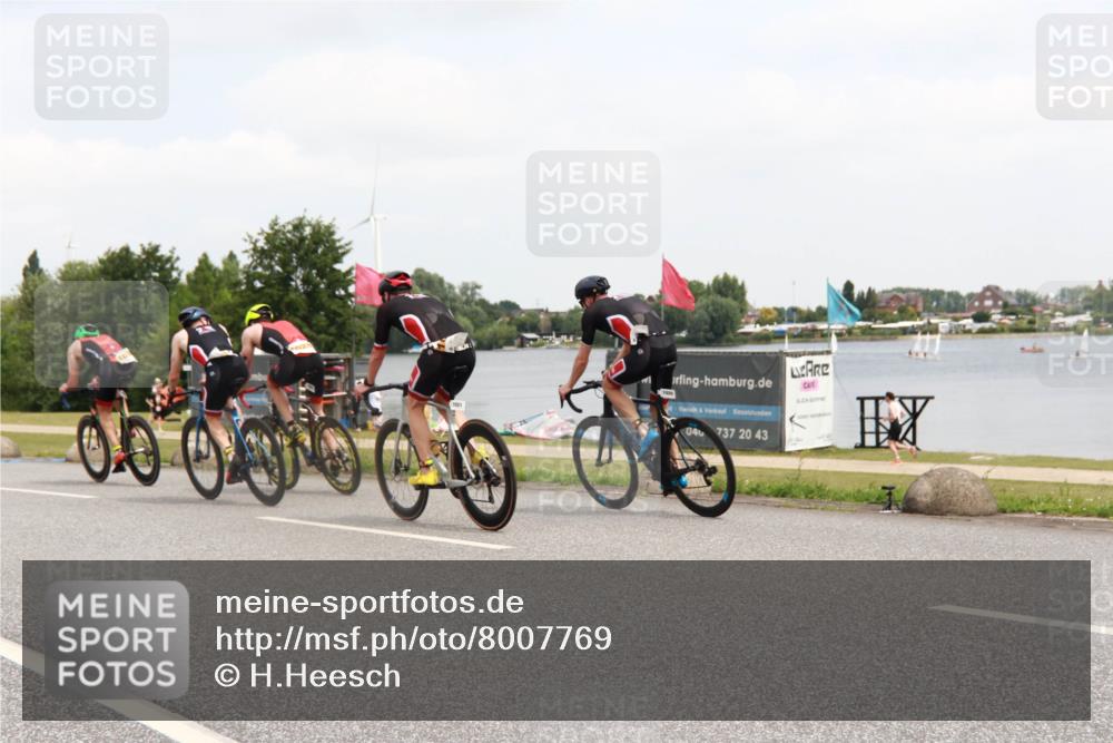 21.06.2025 - 27. Vierlanden-Triathlon H.Heesch http://msf.ph/oto/8007769 15.06.2025 12:10:52 Radfahren 933, 956, 1022 meine-sportfotos.de
