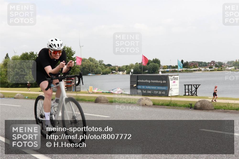 21.06.2025 - 27. Vierlanden-Triathlon H.Heesch http://msf.ph/oto/8007772 15.06.2025 12:02:26 Radfahren 800, 878, 936 meine-sportfotos.de