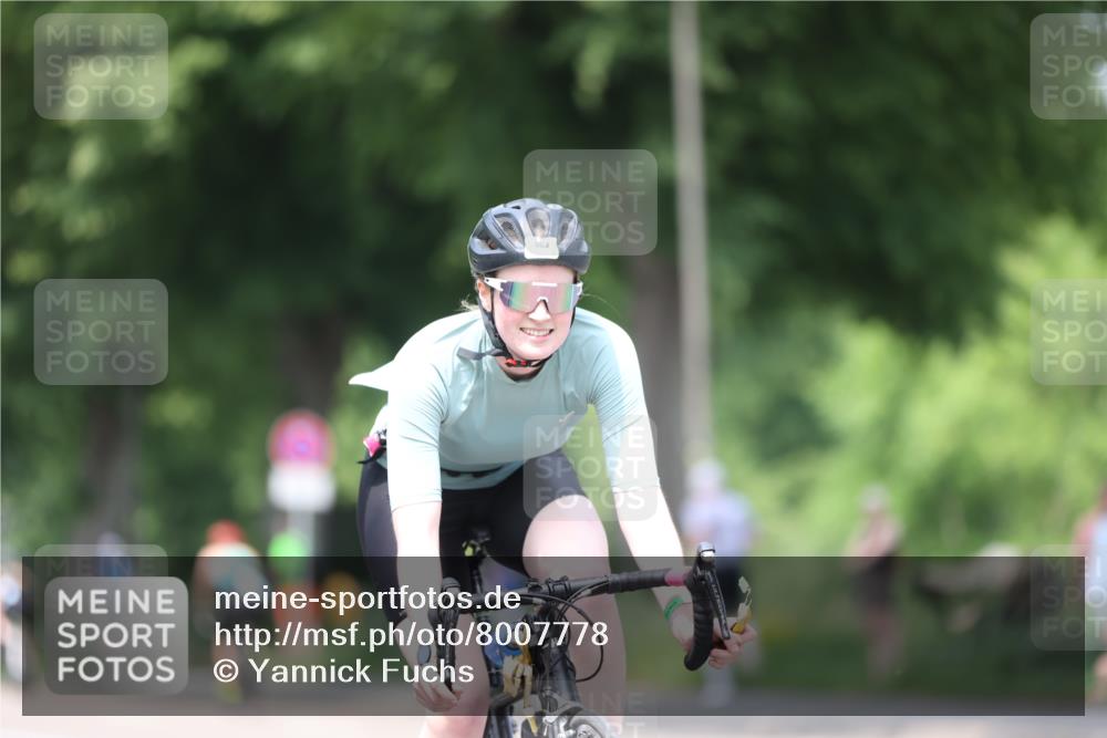 15.06.2025 - 7 Türme Triathlon Yannick Fuchs http://msf.ph/oto/8007778 15.06.2025 13:21:42 Radfahren 405, 629, 714 meine-sportfotos.de