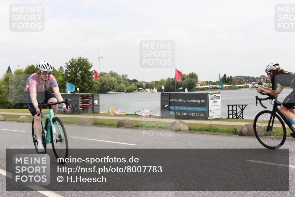 21.06.2025 - 27. Vierlanden-Triathlon H.Heesch http://msf.ph/oto/8007783 15.06.2025 12:02:35 Radfahren 876 meine-sportfotos.de