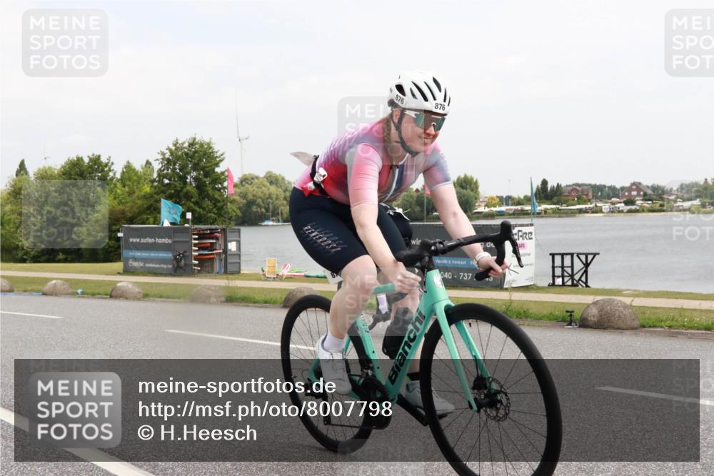 21.06.2025 - 27. Vierlanden-Triathlon H.Heesch http://msf.ph/oto/8007798 15.06.2025 12:02:35 Radfahren 876 meine-sportfotos.de