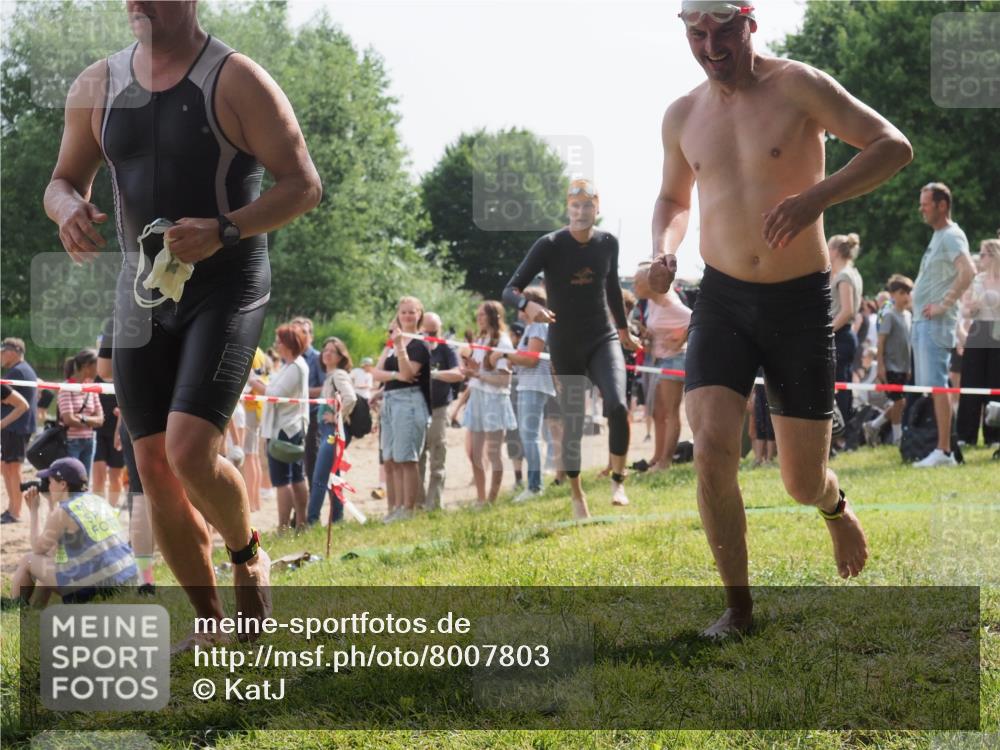 15.06.2025 - 27. Vierlanden-Triathlon KatJ http://msf.ph/oto/8007803 15.06.2025 10:06:18 Schwimmen 369, 370, 381, 418, 447, 448, 455 meine-sportfotos.de