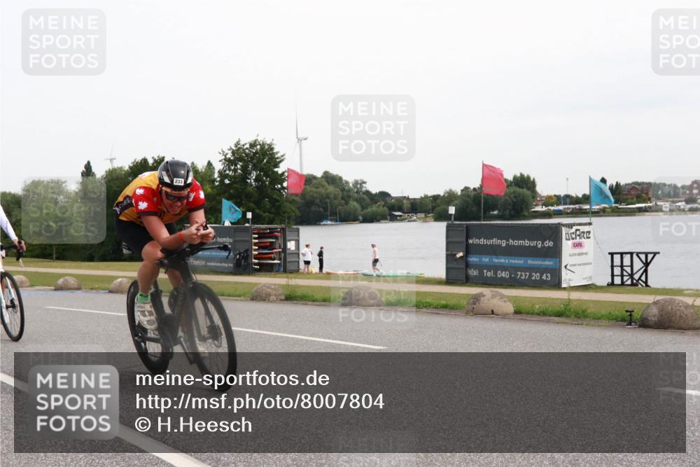 15.06.2025 - 27. Vierlanden-Triathlon H.Heesch http://msf.ph/oto/8007804 15.06.2025 10:45:04 Radfahren 188, 196, 233, 345, 437, 439, 467 meine-sportfotos.de