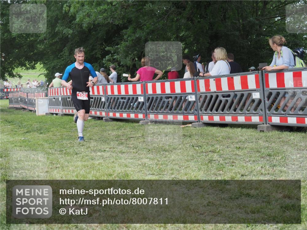 21.06.2025 - 27. Vierlanden-Triathlon KatJ http://msf.ph/oto/8007811 15.06.2025 13:01:07 Ziel 106 meine-sportfotos.de