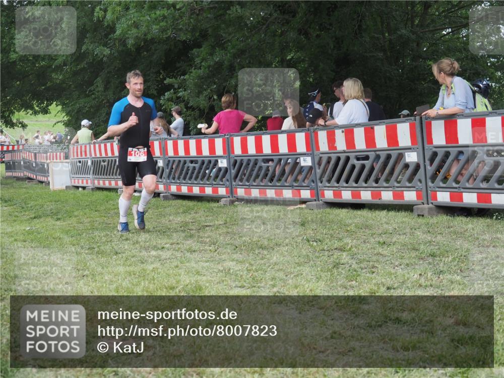 21.06.2025 - 27. Vierlanden-Triathlon KatJ http://msf.ph/oto/8007823 15.06.2025 13:01:07 Ziel 106 meine-sportfotos.de