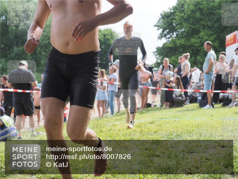 15.06.2025 - 27. Vierlanden-Triathlon KatJ http://msf.ph/oto/8007826 15.06.2025 10:06:19 Schwimmen 369, 370, 381, 418, 447, 448, 455 meine-sportfotos.de