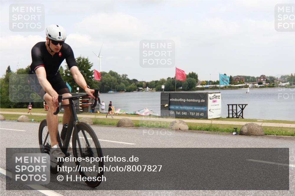 21.06.2025 - 27. Vierlanden-Triathlon H.Heesch http://msf.ph/oto/8007827 15.06.2025 12:11:16 Radfahren 760, 761 meine-sportfotos.de