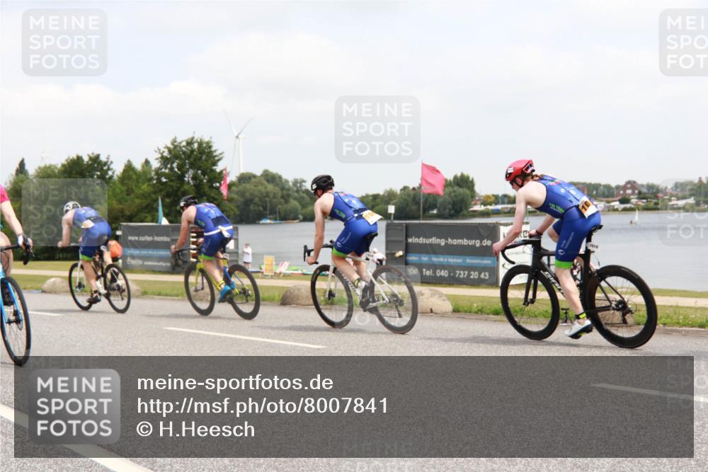 21.06.2025 - 27. Vierlanden-Triathlon H.Heesch http://msf.ph/oto/8007841 15.06.2025 12:11:23 Radfahren 913 meine-sportfotos.de