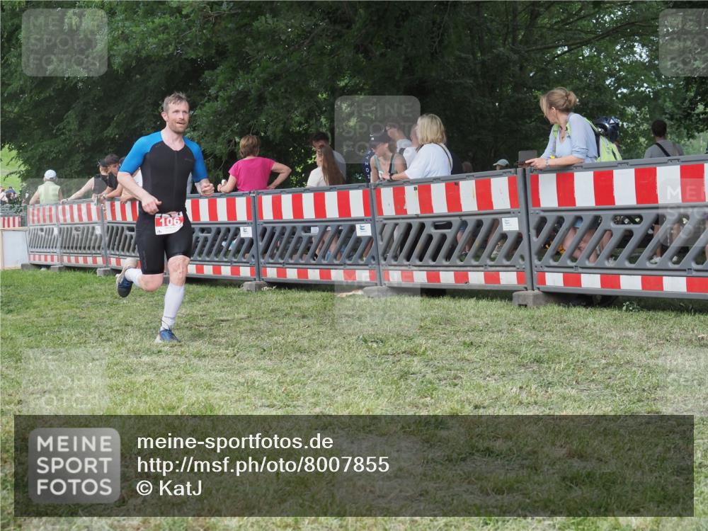 21.06.2025 - 27. Vierlanden-Triathlon KatJ http://msf.ph/oto/8007855 15.06.2025 13:01:07 Ziel 106 meine-sportfotos.de