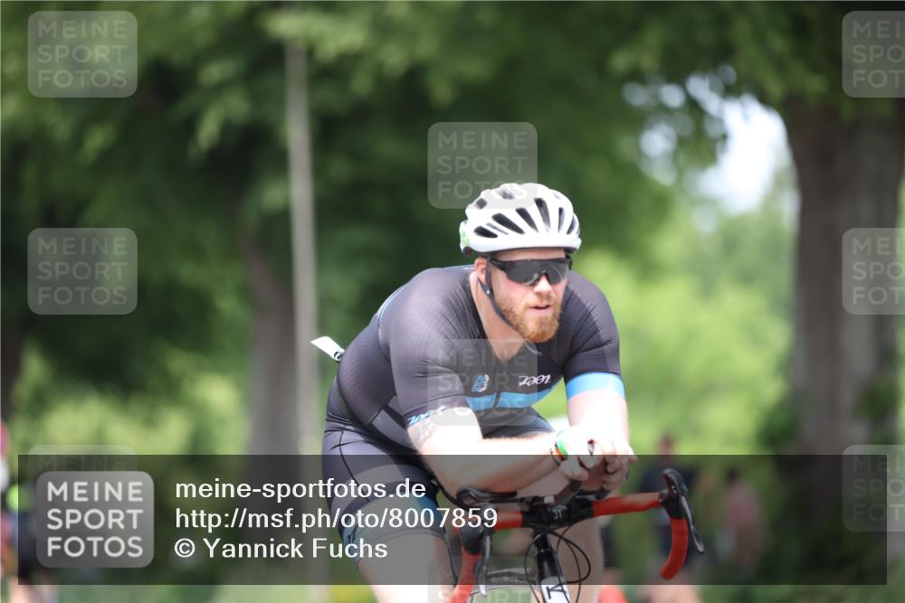 15.06.2025 - 7 Türme Triathlon Yannick Fuchs http://msf.ph/oto/8007859 15.06.2025 13:21:47 Radfahren  meine-sportfotos.de