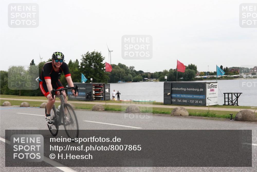 15.06.2025 - 27. Vierlanden-Triathlon H.Heesch http://msf.ph/oto/8007865 15.06.2025 10:45:12 Radfahren 360, 400, 439, 456, 458 meine-sportfotos.de