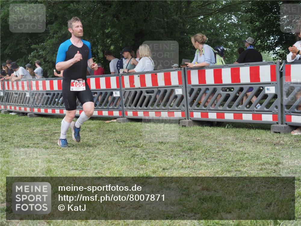 21.06.2025 - 27. Vierlanden-Triathlon KatJ http://msf.ph/oto/8007871 15.06.2025 13:01:08 Ziel 106 meine-sportfotos.de