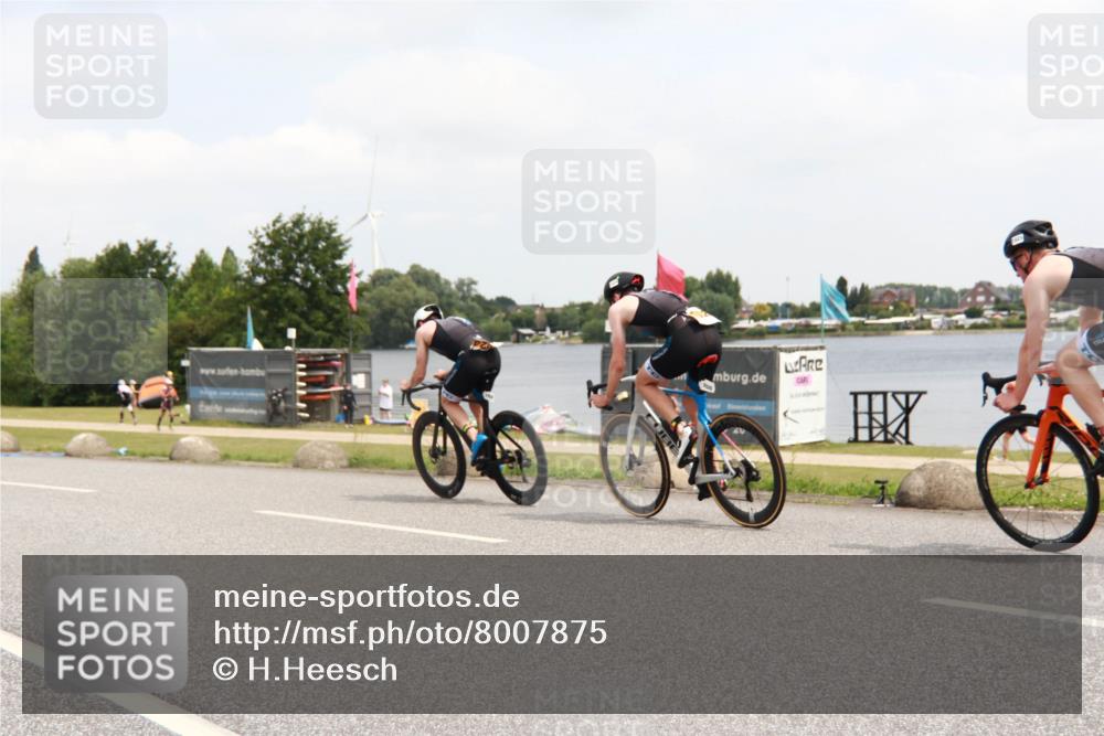21.06.2025 - 27. Vierlanden-Triathlon H.Heesch http://msf.ph/oto/8007875 15.06.2025 12:11:31 Radfahren 705, 1014, 1015, 1016, 1017, 1018, 1024 meine-sportfotos.de