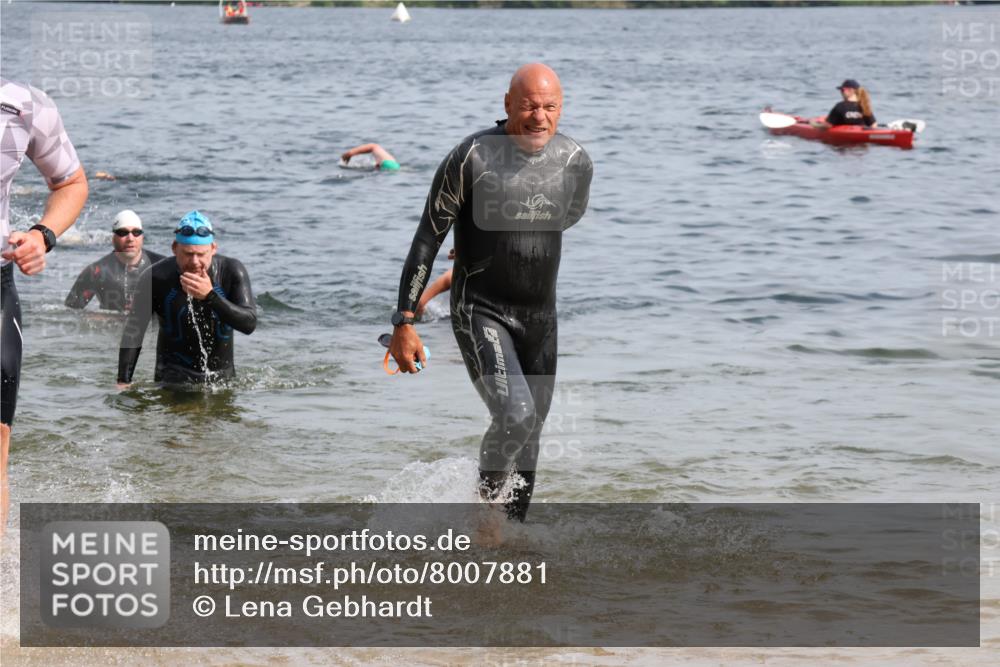 15.06.2025 - 27. Vierlanden-Triathlon Lena Gebhardt http://msf.ph/oto/8007881 15.06.2025 10:05:34 Schwimmen 366, 378, 401, 409, 413, 450, 456 meine-sportfotos.de