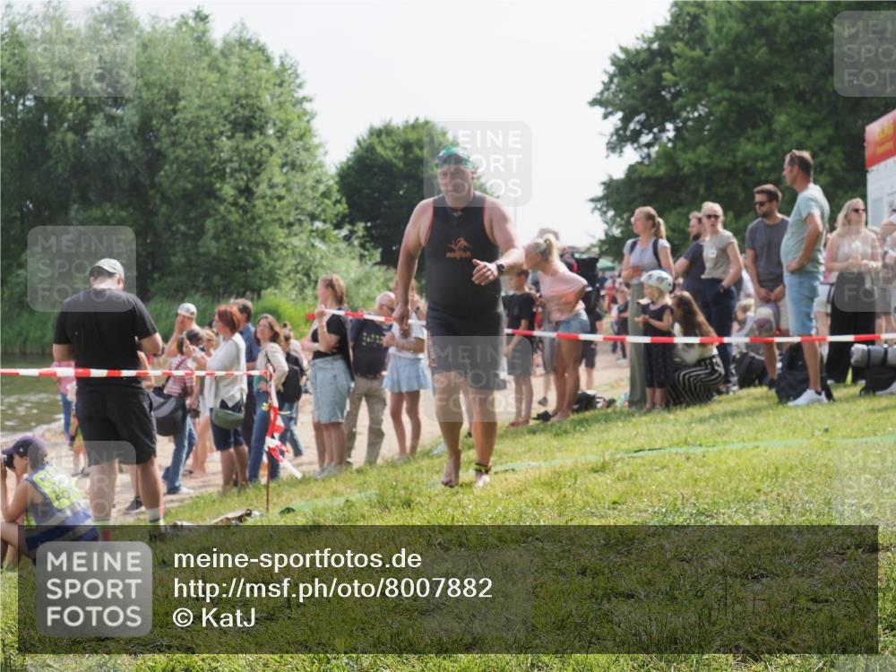 15.06.2025 - 27. Vierlanden-Triathlon KatJ http://msf.ph/oto/8007882 15.06.2025 10:06:23 Schwimmen 370, 381, 418, 447, 455 meine-sportfotos.de