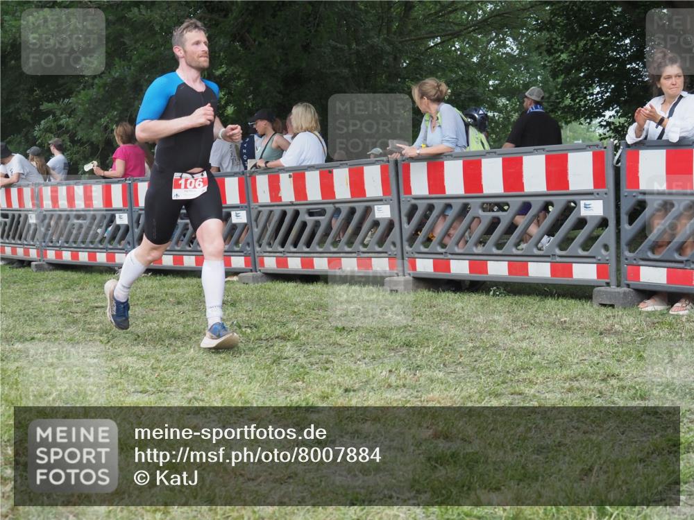 21.06.2025 - 27. Vierlanden-Triathlon KatJ http://msf.ph/oto/8007884 15.06.2025 13:01:08 Ziel 106 meine-sportfotos.de