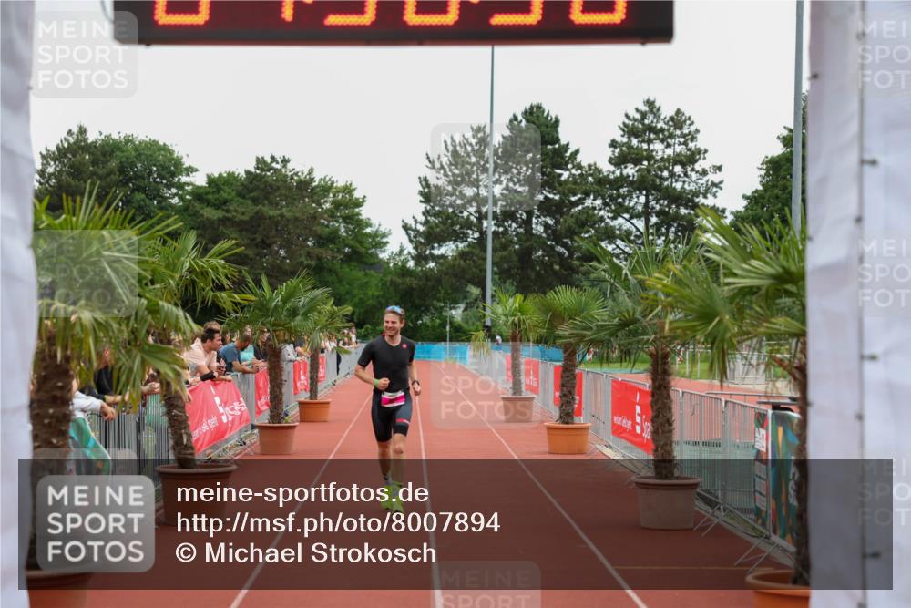 15.06.2025 - 7 Türme Triathlon Michael Strokosch http://msf.ph/oto/8007894 15.06.2025 14:50:30 Ziel 285 meine-sportfotos.de