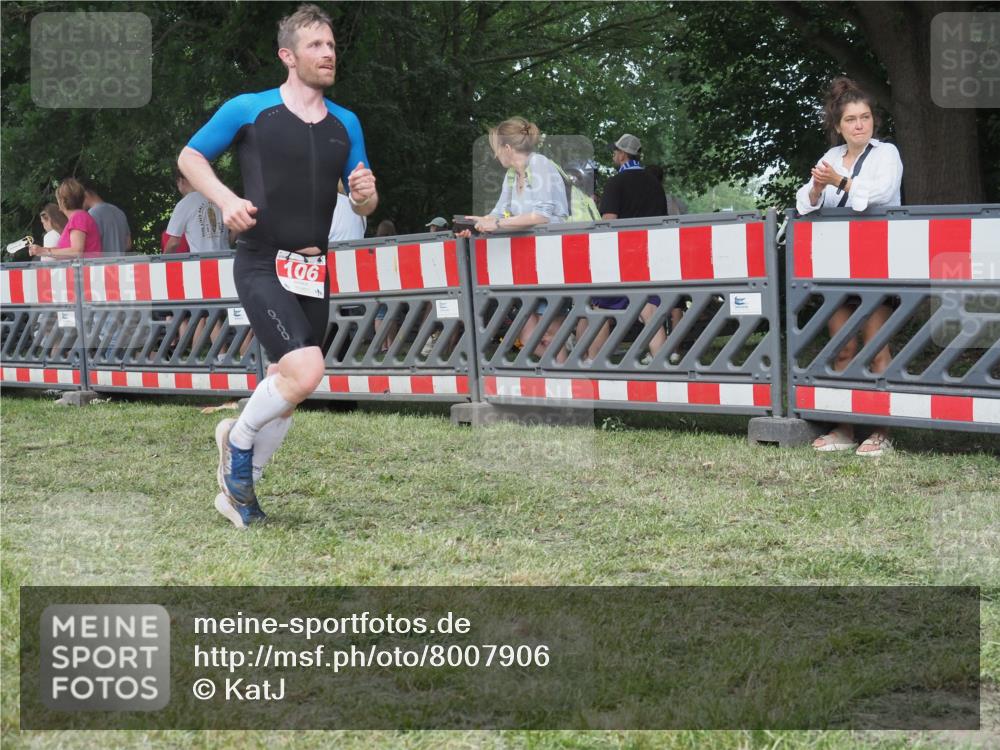 21.06.2025 - 27. Vierlanden-Triathlon KatJ http://msf.ph/oto/8007906 15.06.2025 13:01:08 Ziel 106 meine-sportfotos.de
