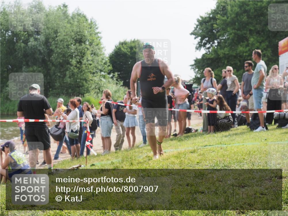15.06.2025 - 27. Vierlanden-Triathlon KatJ http://msf.ph/oto/8007907 15.06.2025 10:06:23 Schwimmen 370, 381, 418, 447, 455 meine-sportfotos.de