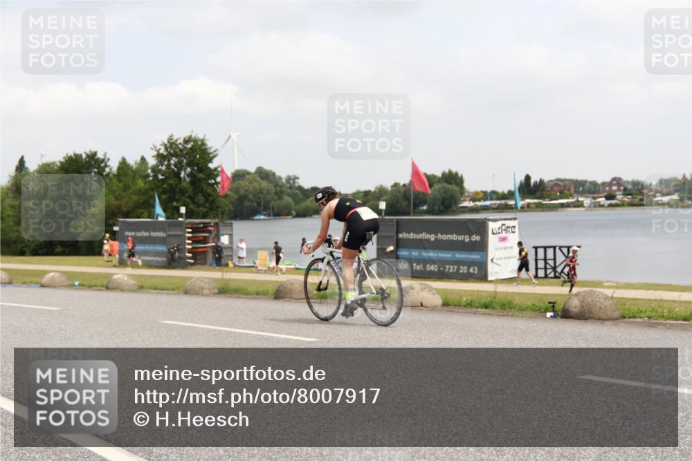 21.06.2025 - 27. Vierlanden-Triathlon H.Heesch http://msf.ph/oto/8007917 15.06.2025 12:11:39 Radfahren 229, 740, 806, 901, 1024, 1025, 1026, 1027 meine-sportfotos.de