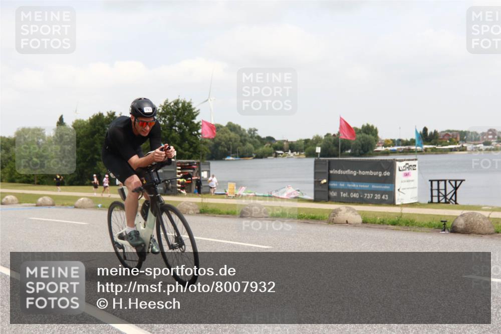 21.06.2025 - 27. Vierlanden-Triathlon H.Heesch http://msf.ph/oto/8007932 15.06.2025 12:11:55 Radfahren 793 meine-sportfotos.de