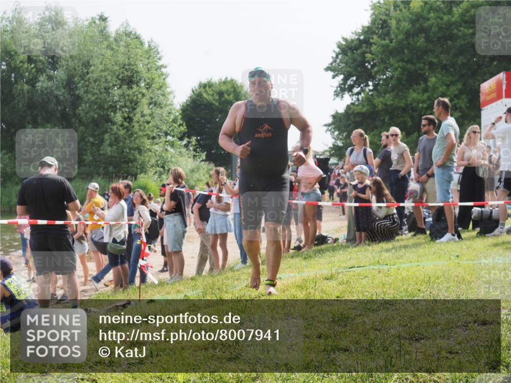 15.06.2025 - 27. Vierlanden-Triathlon KatJ http://msf.ph/oto/8007941 15.06.2025 10:06:24 Schwimmen 370, 381, 394, 418, 447, 455 meine-sportfotos.de