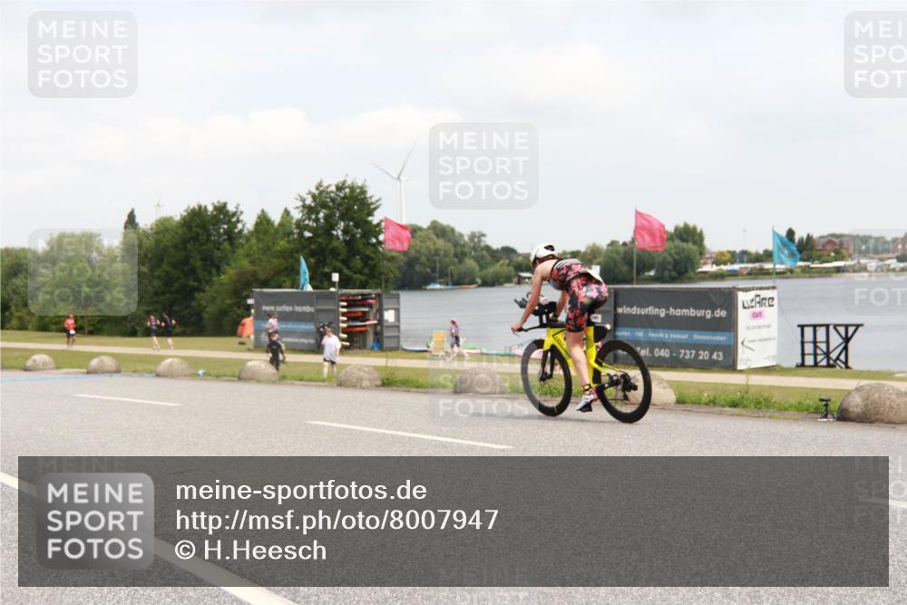 21.06.2025 - 27. Vierlanden-Triathlon H.Heesch http://msf.ph/oto/8007947 15.06.2025 12:12:17 Radfahren 931 meine-sportfotos.de