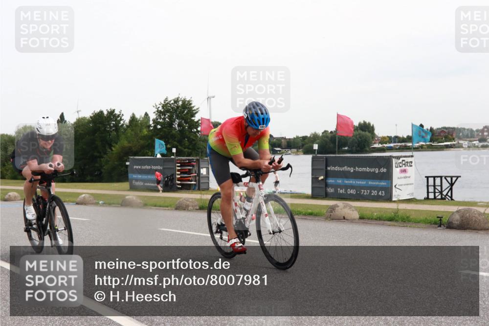 15.06.2025 - 27. Vierlanden-Triathlon H.Heesch http://msf.ph/oto/8007981 15.06.2025 10:45:31 Radfahren 183, 252, 321, 349, 395, 413, 442 meine-sportfotos.de