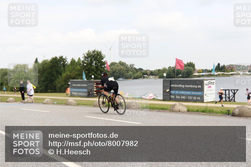 21.06.2025 - 27. Vierlanden-Triathlon H.Heesch http://msf.ph/oto/8007982 15.06.2025 12:12:46 Radfahren 903 meine-sportfotos.de