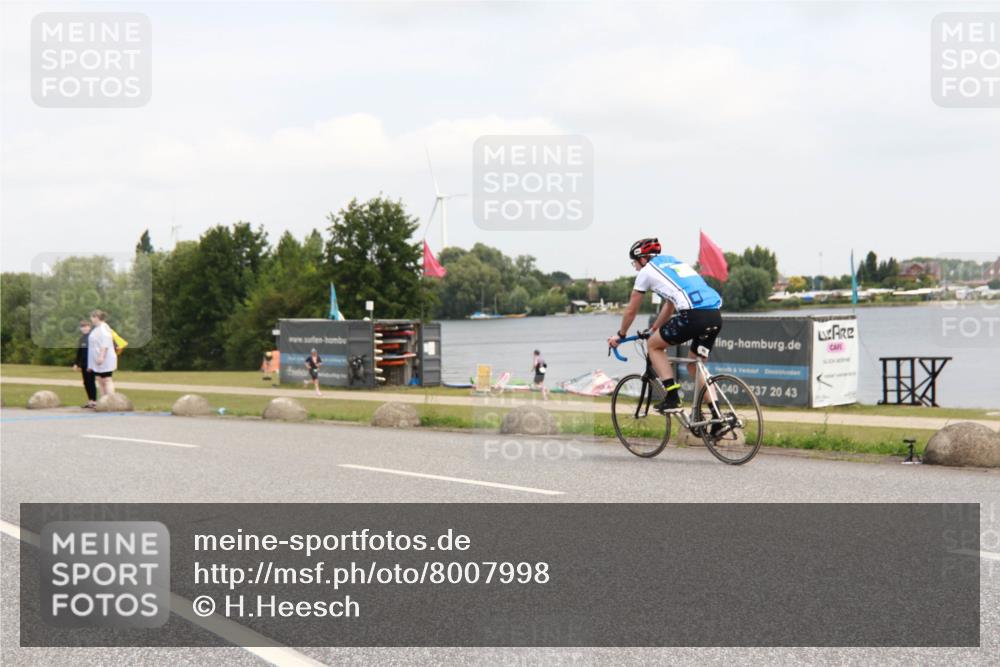 21.06.2025 - 27. Vierlanden-Triathlon H.Heesch http://msf.ph/oto/8007998 15.06.2025 12:12:51 Radfahren 875, 914 meine-sportfotos.de