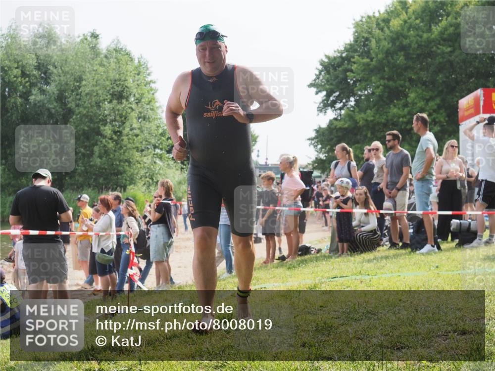 15.06.2025 - 27. Vierlanden-Triathlon KatJ http://msf.ph/oto/8008019 15.06.2025 10:06:25 Schwimmen 370, 394, 418, 447, 455 meine-sportfotos.de