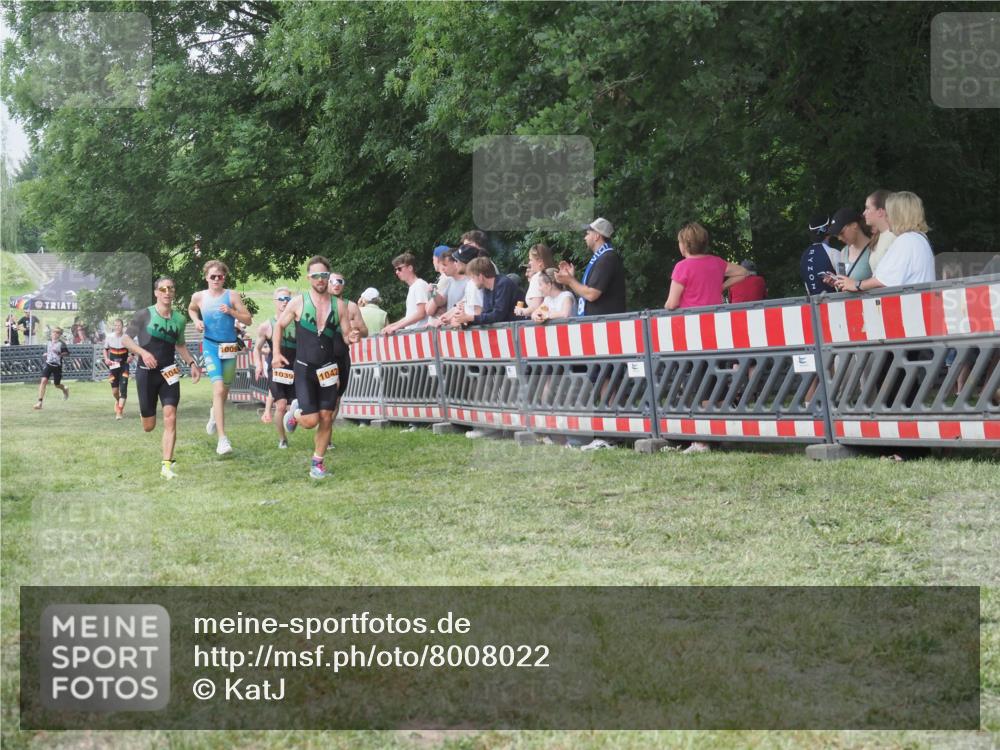21.06.2025 - 27. Vierlanden-Triathlon KatJ http://msf.ph/oto/8008022 15.06.2025 13:02:13 Ziel 73, 727, 755, 1009, 1039, 1041, 1042, 1043 meine-sportfotos.de