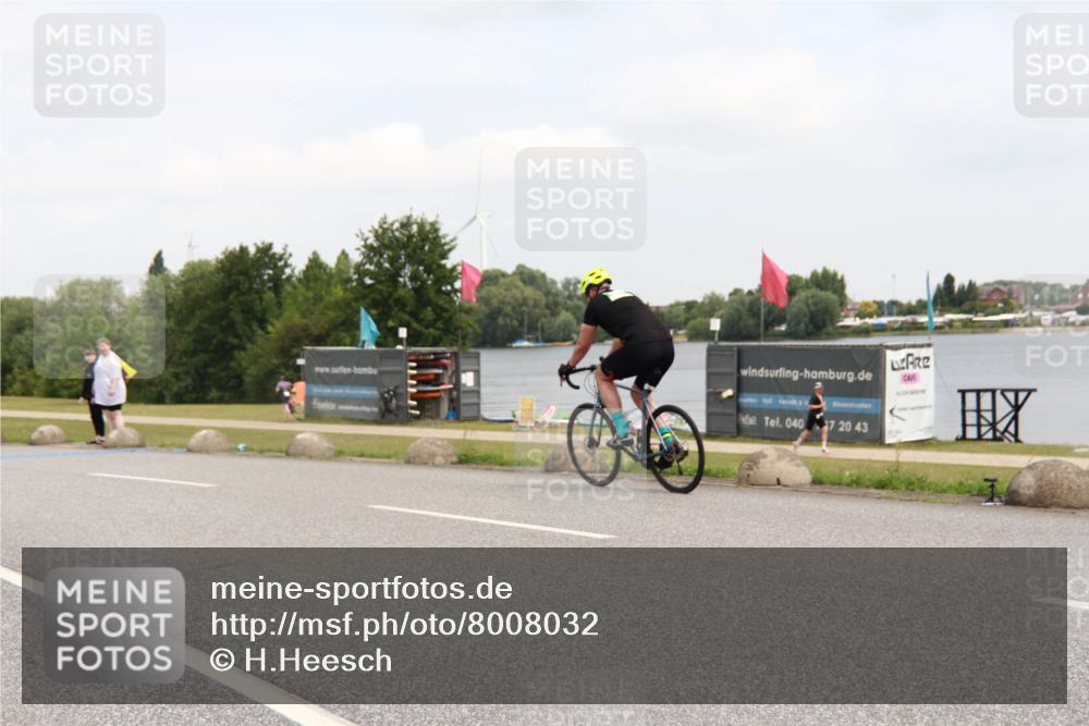 21.06.2025 - 27. Vierlanden-Triathlon H.Heesch http://msf.ph/oto/8008032 15.06.2025 12:12:56 Radfahren 71, 875, 922, 940, 969 meine-sportfotos.de