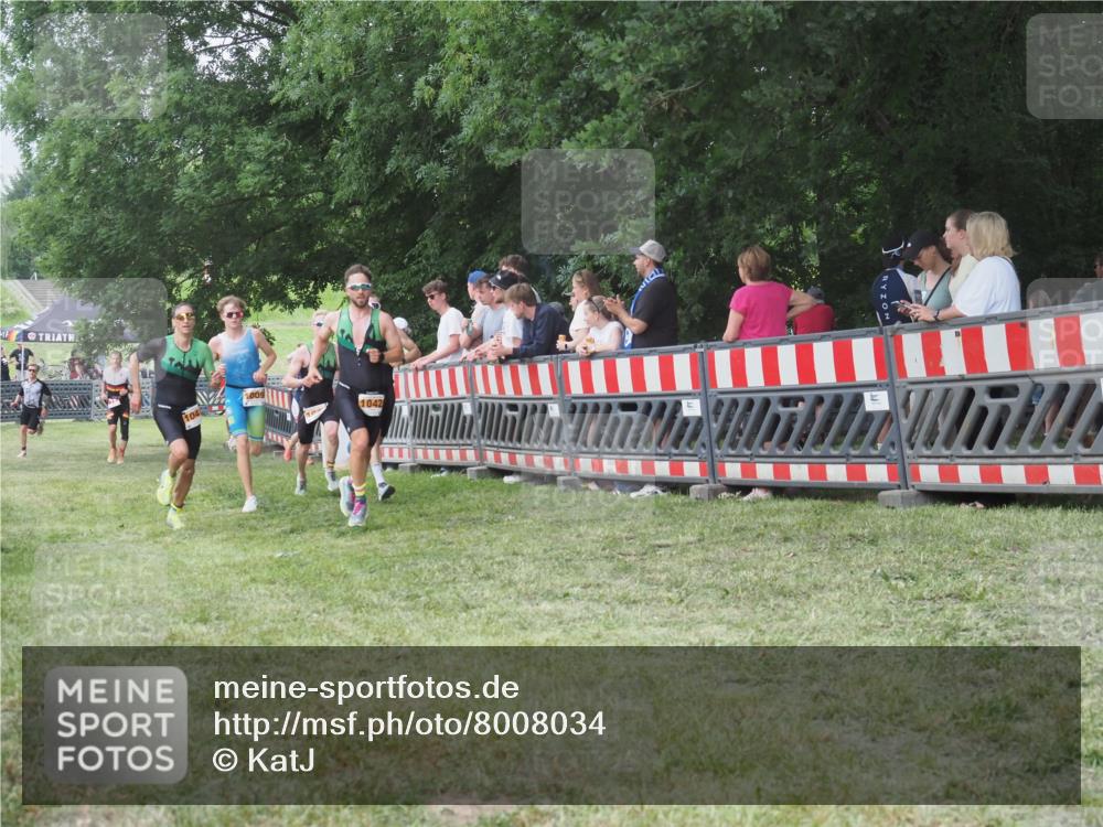 21.06.2025 - 27. Vierlanden-Triathlon KatJ http://msf.ph/oto/8008034 15.06.2025 13:02:14 Ziel 73, 727, 755, 1009, 1039, 1041, 1042, 1043 meine-sportfotos.de