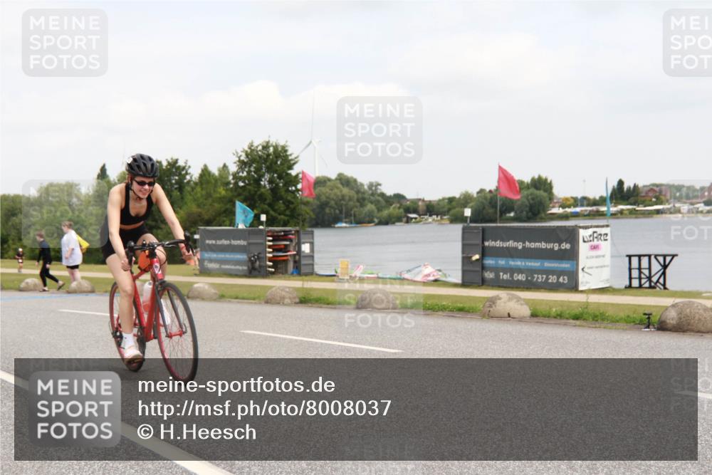 21.06.2025 - 27. Vierlanden-Triathlon H.Heesch http://msf.ph/oto/8008037 15.06.2025 12:12:58 Radfahren 71, 922, 940, 957, 969 meine-sportfotos.de