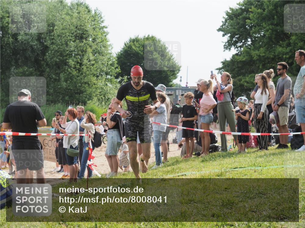 15.06.2025 - 27. Vierlanden-Triathlon KatJ http://msf.ph/oto/8008041 15.06.2025 10:06:31 Schwimmen 394, 434, 447 meine-sportfotos.de