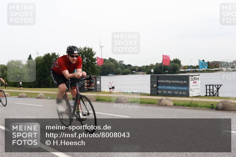 15.06.2025 - 27. Vierlanden-Triathlon H.Heesch http://msf.ph/oto/8008043 15.06.2025 10:45:47 Radfahren 450, 462 meine-sportfotos.de