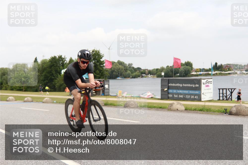 21.06.2025 - 27. Vierlanden-Triathlon H.Heesch http://msf.ph/oto/8008047 15.06.2025 12:13:22 Radfahren 727 meine-sportfotos.de