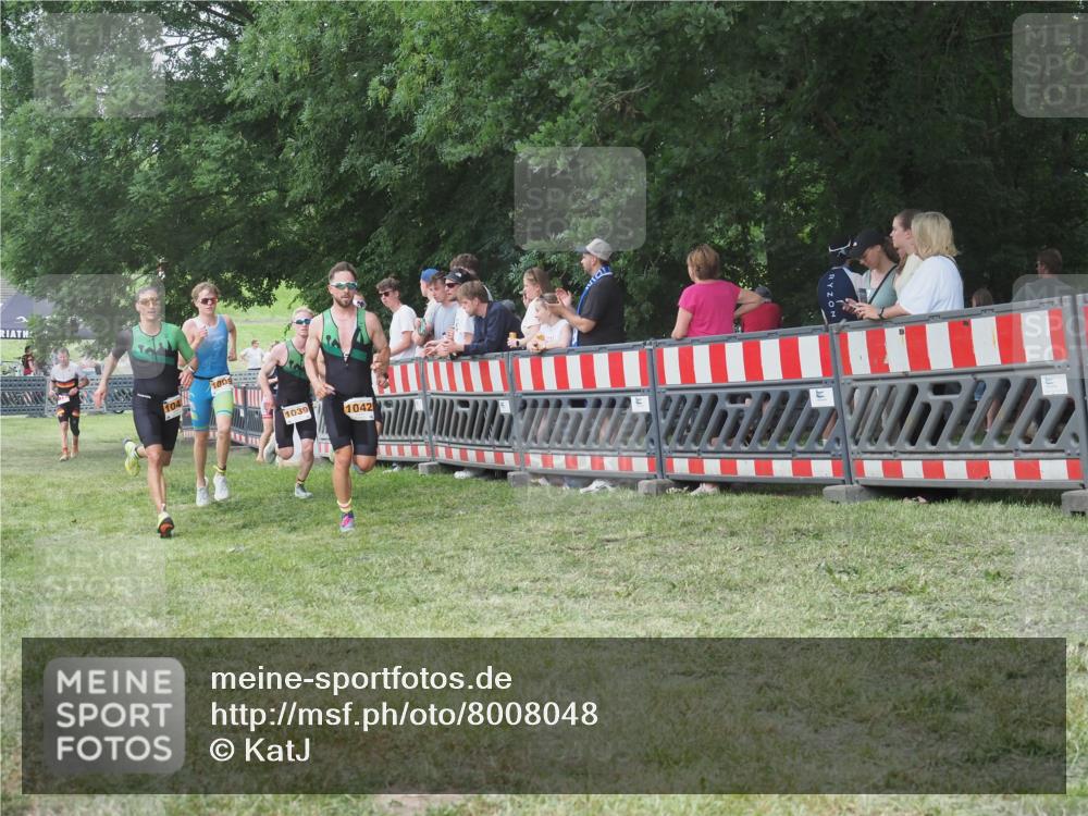 21.06.2025 - 27. Vierlanden-Triathlon KatJ http://msf.ph/oto/8008048 15.06.2025 13:02:14 Ziel 73, 727, 755, 1009, 1039, 1041, 1042, 1043 meine-sportfotos.de