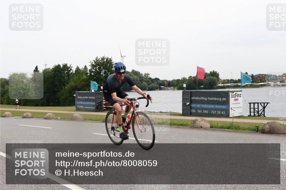 15.06.2025 - 27. Vierlanden-Triathlon H.Heesch http://msf.ph/oto/8008059 15.06.2025 10:45:47 Radfahren 450, 462 meine-sportfotos.de