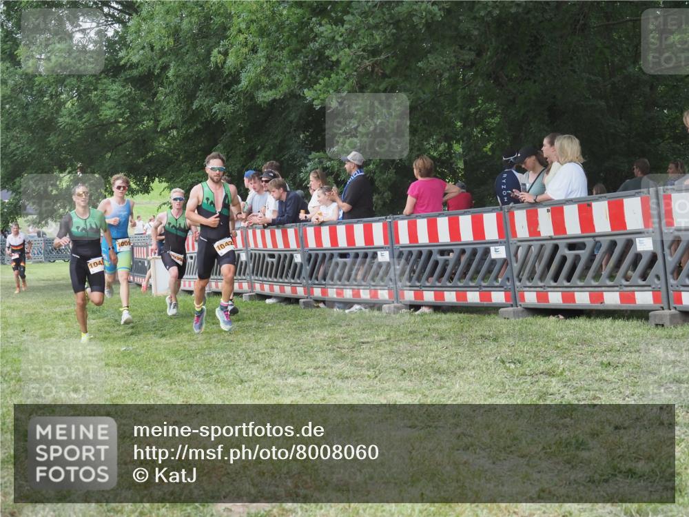 21.06.2025 - 27. Vierlanden-Triathlon KatJ http://msf.ph/oto/8008060 15.06.2025 13:02:14 Ziel 73, 727, 755, 1009, 1039, 1041, 1042, 1043 meine-sportfotos.de