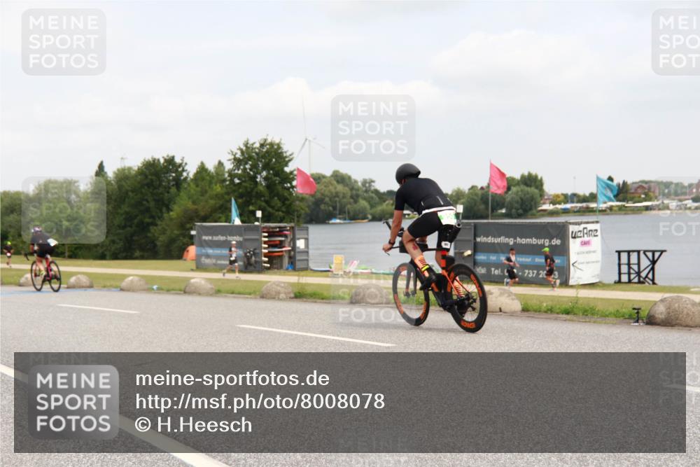 21.06.2025 - 27. Vierlanden-Triathlon H.Heesch http://msf.ph/oto/8008078 15.06.2025 12:13:38 Radfahren 941 meine-sportfotos.de