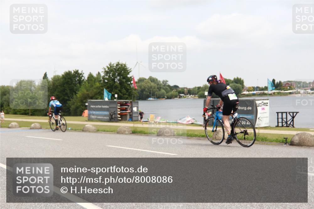 21.06.2025 - 27. Vierlanden-Triathlon H.Heesch http://msf.ph/oto/8008086 15.06.2025 12:13:43 Radfahren 890, 941, 950 meine-sportfotos.de