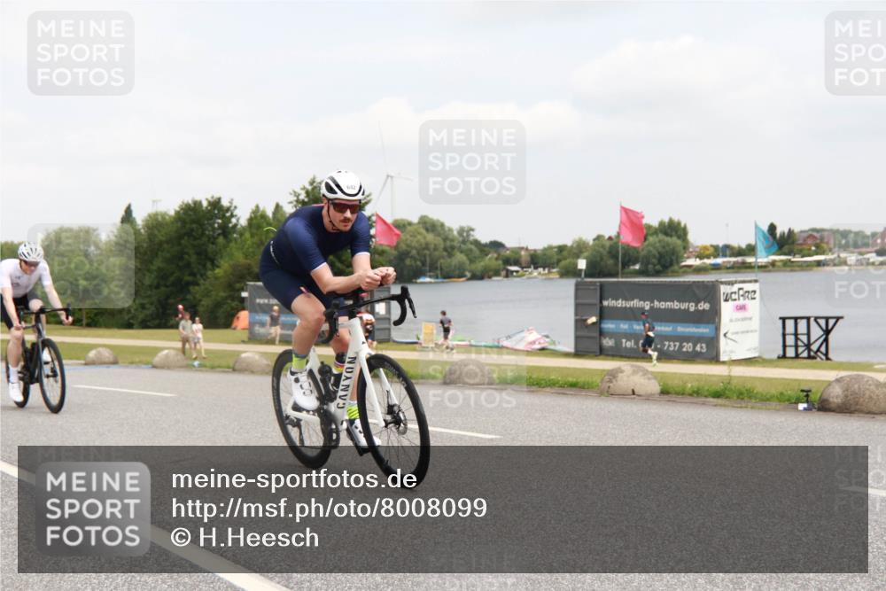 21.06.2025 - 27. Vierlanden-Triathlon H.Heesch http://msf.ph/oto/8008099 15.06.2025 12:13:58 Radfahren 642, 715 meine-sportfotos.de