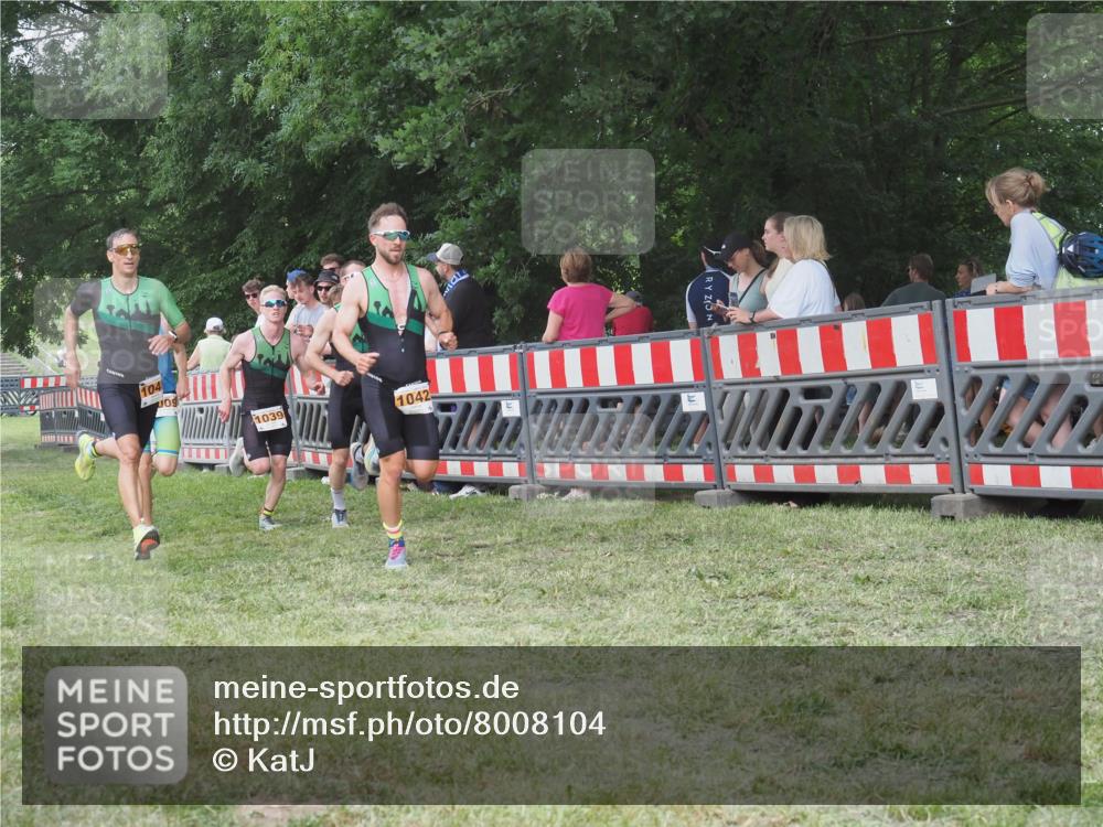 21.06.2025 - 27. Vierlanden-Triathlon KatJ http://msf.ph/oto/8008104 15.06.2025 13:02:14 Ziel 73, 727, 755, 1009, 1039, 1041, 1042, 1043 meine-sportfotos.de