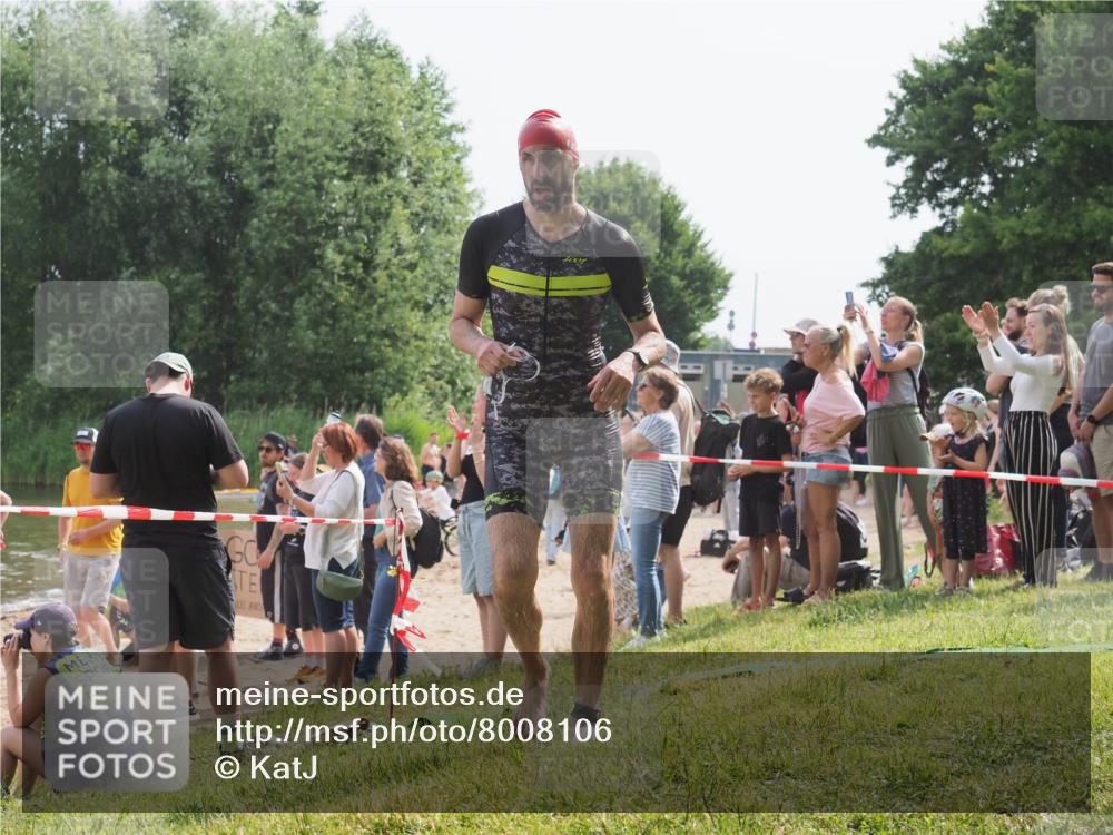 15.06.2025 - 27. Vierlanden-Triathlon KatJ http://msf.ph/oto/8008106 15.06.2025 10:06:32 Schwimmen 394, 434, 440, 447 meine-sportfotos.de