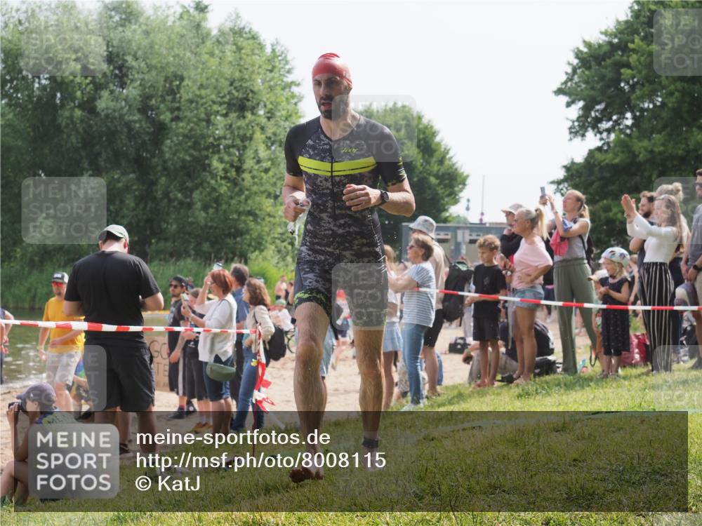 15.06.2025 - 27. Vierlanden-Triathlon KatJ http://msf.ph/oto/8008115 15.06.2025 10:06:32 Schwimmen 394, 434, 440, 447 meine-sportfotos.de