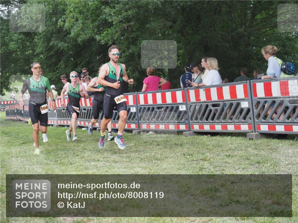 21.06.2025 - 27. Vierlanden-Triathlon KatJ http://msf.ph/oto/8008119 15.06.2025 13:02:15 Ziel 73, 727, 755, 1009, 1039, 1041, 1042, 1043 meine-sportfotos.de