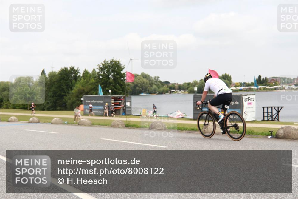 21.06.2025 - 27. Vierlanden-Triathlon H.Heesch http://msf.ph/oto/8008122 15.06.2025 12:14:00 Radfahren 642, 715 meine-sportfotos.de